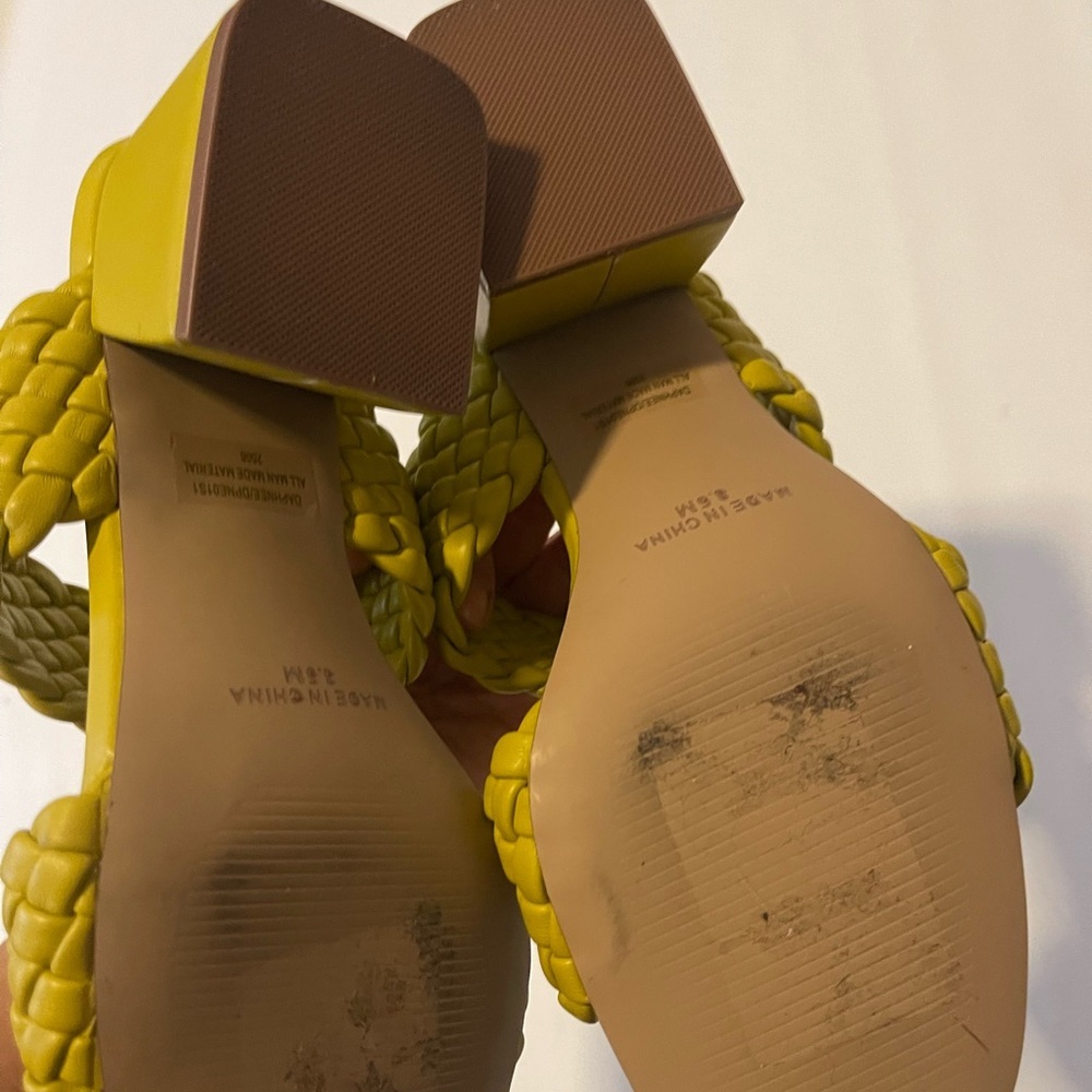 Steve Madden DAPHNEE yellow green sandals size 8.5 - Picture 4 of 4